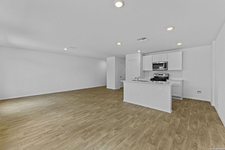 Spacious, unfurnished interior of a new home in Blue Ridge Ranch, San Antonio (Image 30). Spacious, unfurnished interior of a new home in Blue Ridge Ranch, San Antonio (Image 30).