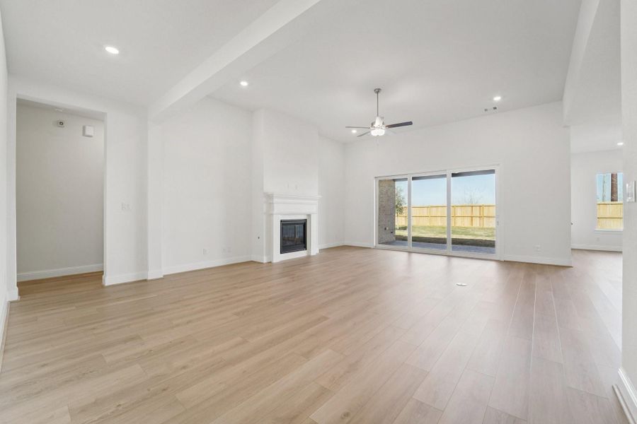 Spacious, unfurnished interior of a new home in Meridiana 70', Manvel (Image 20).