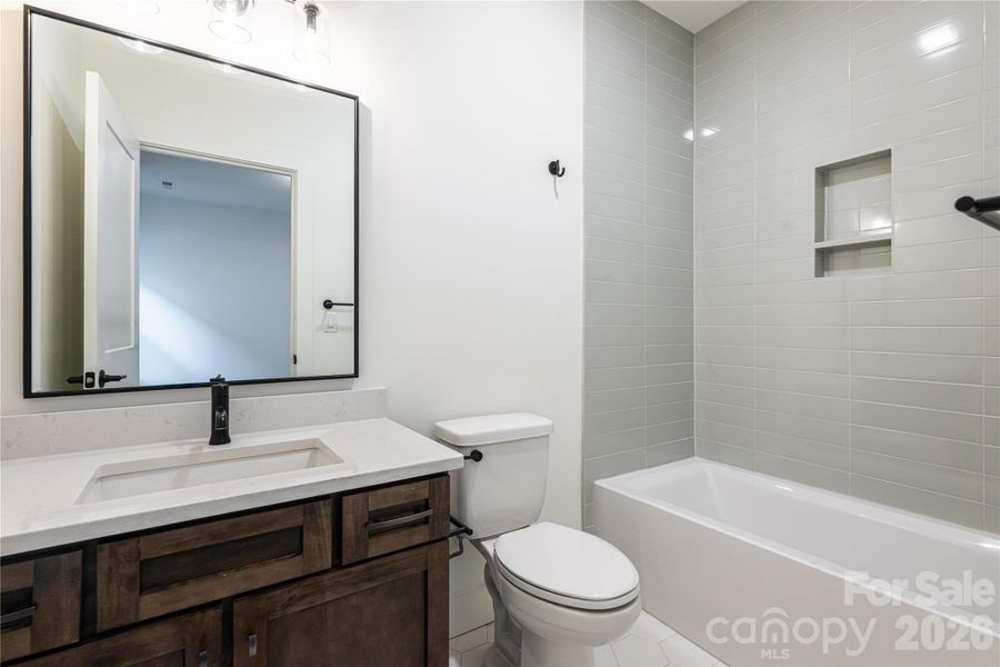 Lower guest ensuite 2