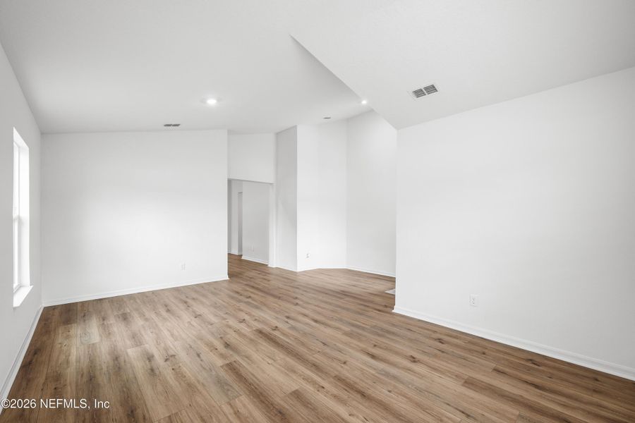 Spacious, unfurnished interior of a new home in Westport Landing, Jacksonville (Image 20).