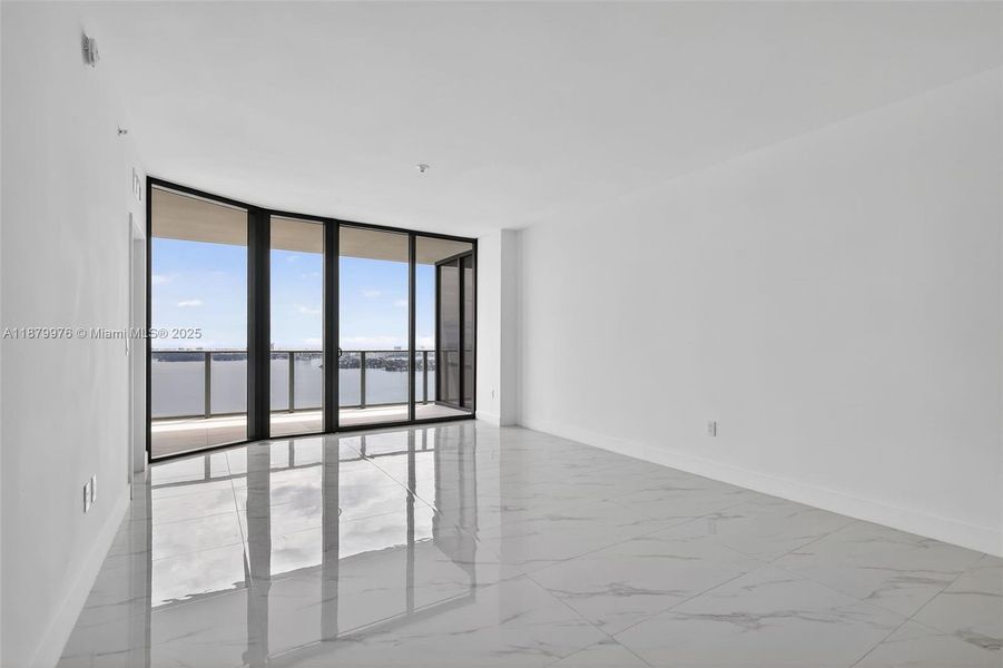Spacious, unfurnished interior of a new home in , Miami (Image 27).