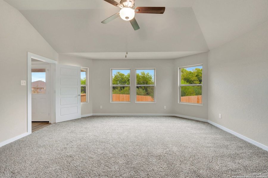 Spacious, unfurnished interior of a new home in Winding Brook, San Antonio (Image 21).