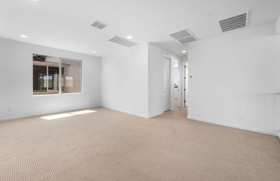 Spacious, unfurnished interior of a new home in Legado West, Queen Creek (Image 19).