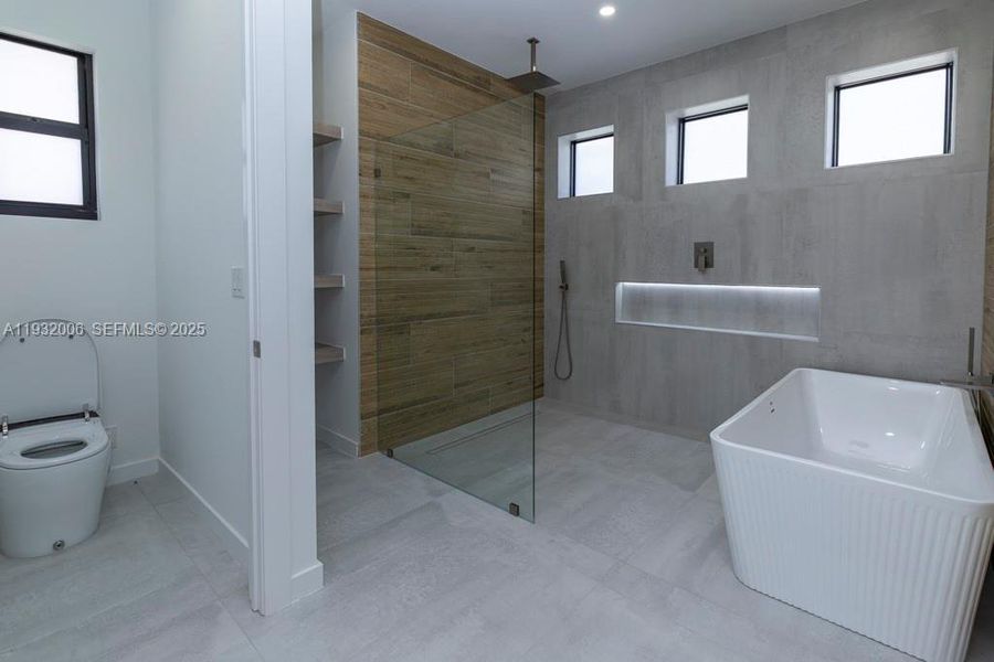 Furnished interior view inside a new home in , Cape Coral (Image 12).