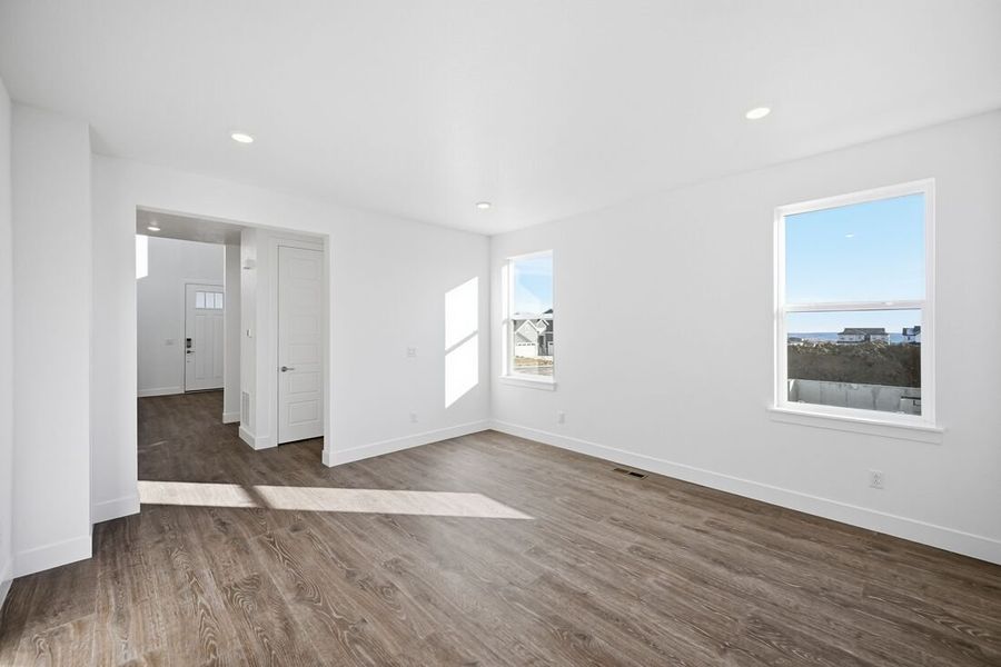 Spacious, unfurnished interior of a new home in Trailstone, Arvada (Image 14).
