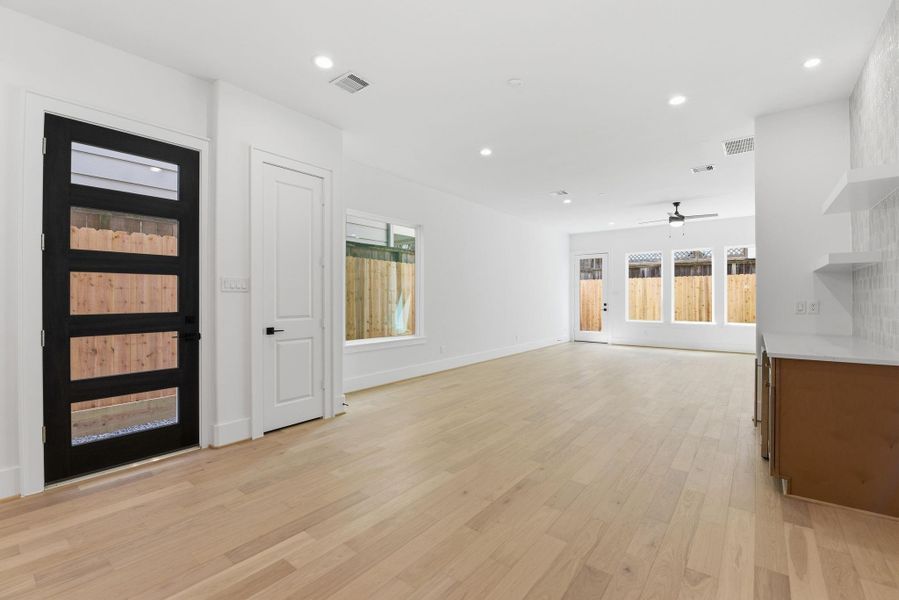 Spacious, unfurnished interior of a new home in , Houston (Image 15).