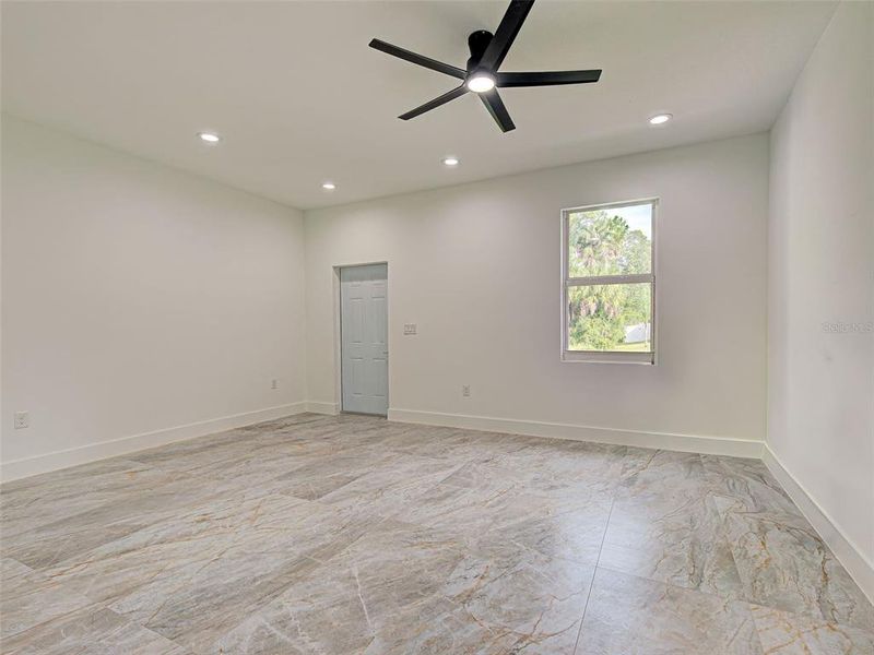 Spacious, unfurnished interior of a new home in , Port Charlotte (Image 20).