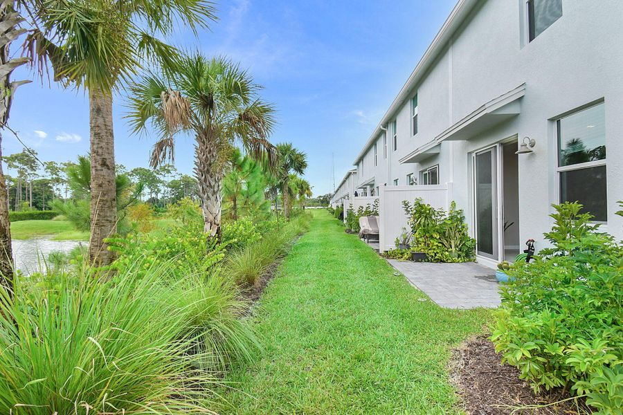 Image 34 of a home in Edgewater Pointe.