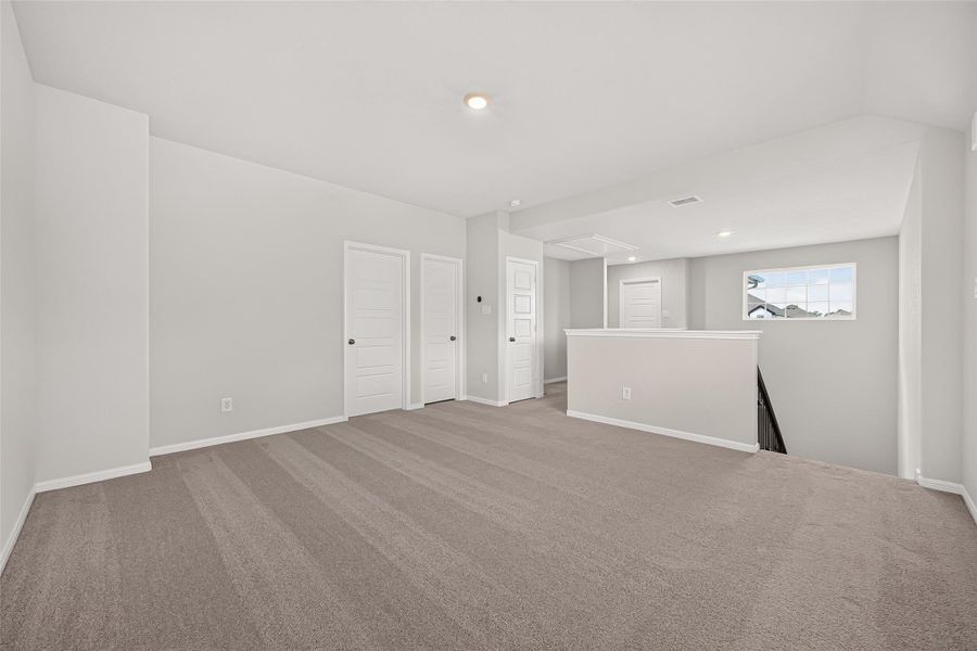Spacious, unfurnished interior of a new home in Bammel Oaks, Houston (Image 25).