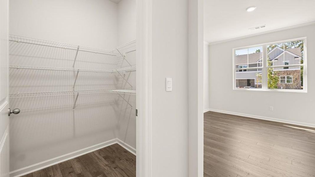 Spacious, unfurnished interior of a new home in , Union City (Image 18).
