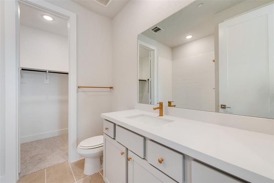 Furnished interior view inside a new home in Collin Creek, Plano (Image 11).