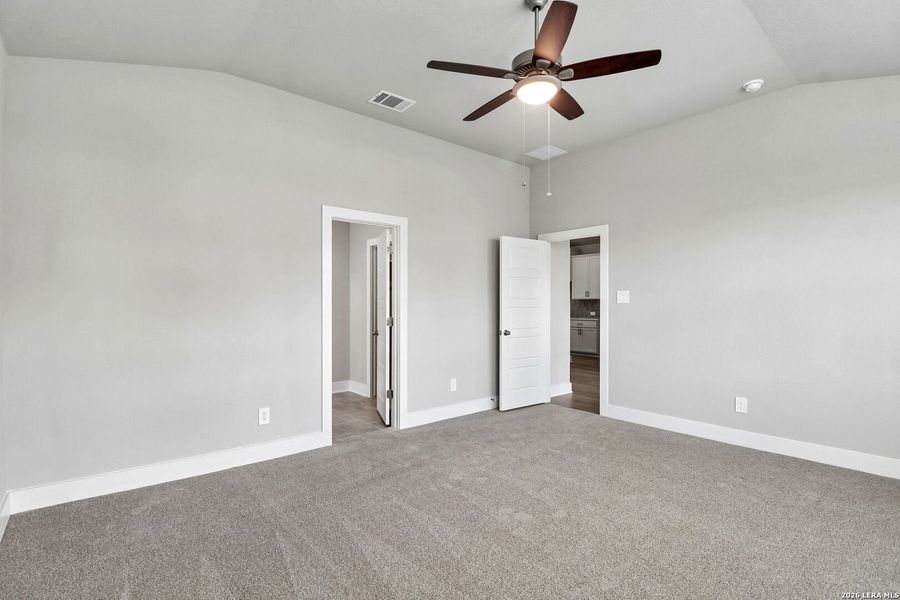 Spacious, unfurnished interior of a new home in Estancia Ranch - Premier Series, San Antonio (Image 34).