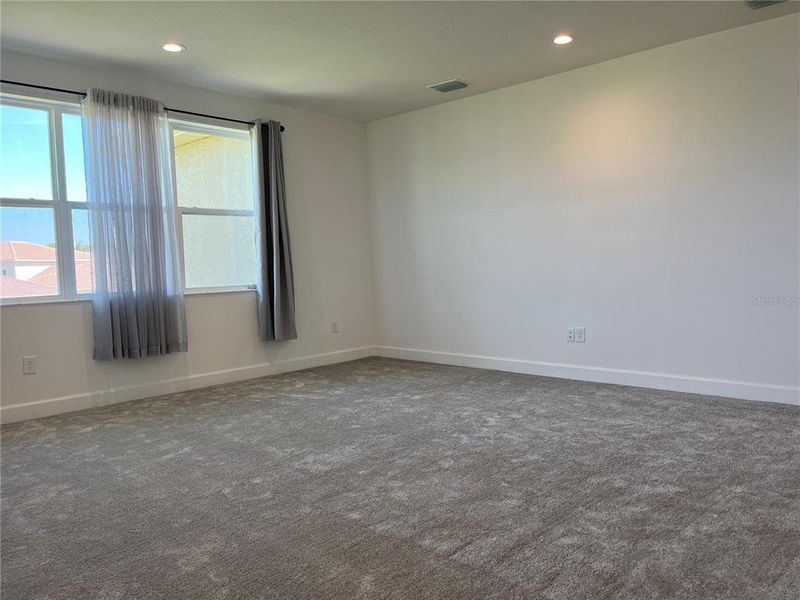 Spacious, unfurnished interior of a new home in , Wesley Chapel (Image 33).