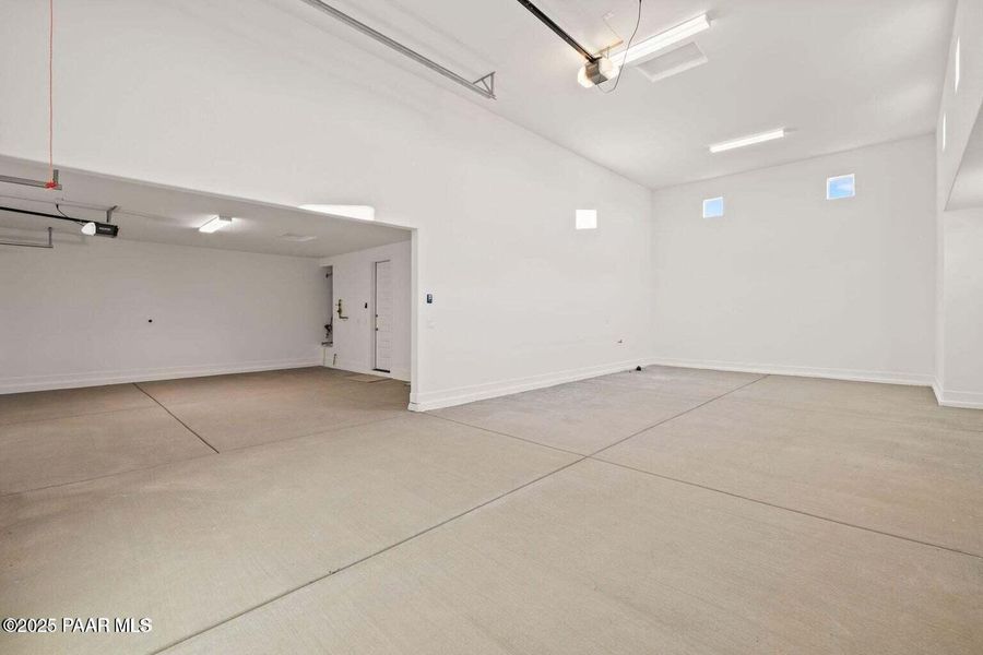 Spacious, unfurnished interior of a new home in Morningstar, Prescott Valley (Image 29).