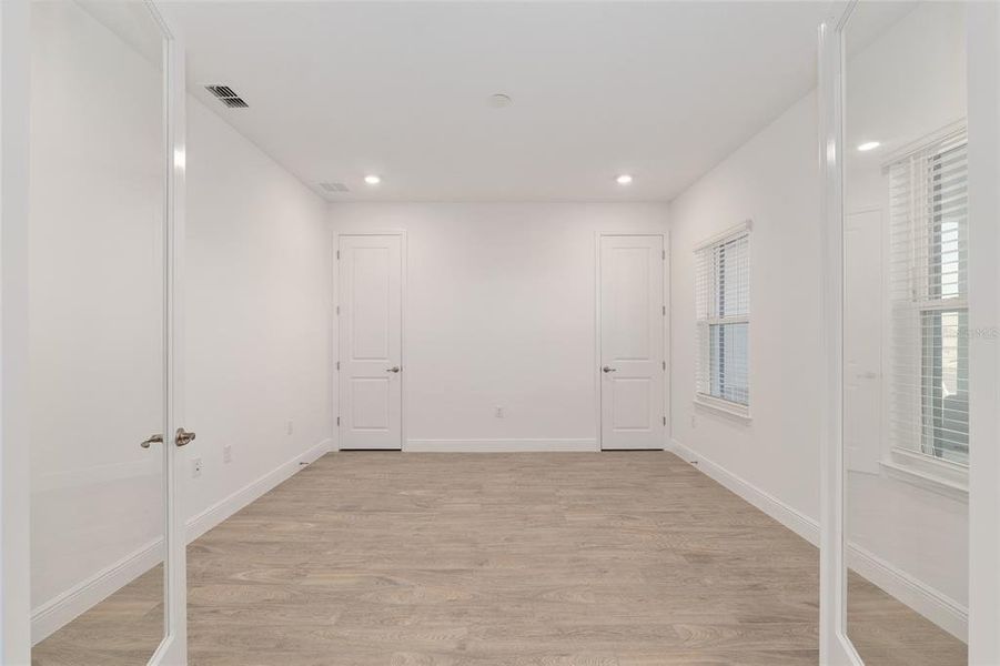 Spacious, unfurnished interior of a new home in , Ocala (Image 47).
