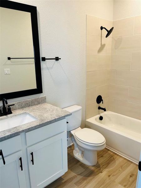 Single Guest bathroom connected to a guest bedroom