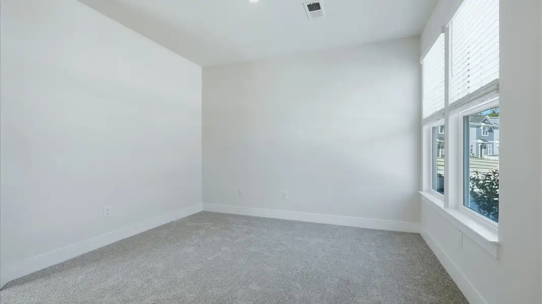 Thoughtfully crafted flex room offering exceptional versatility for today's dynamic lifestyle near Lake Hartwell