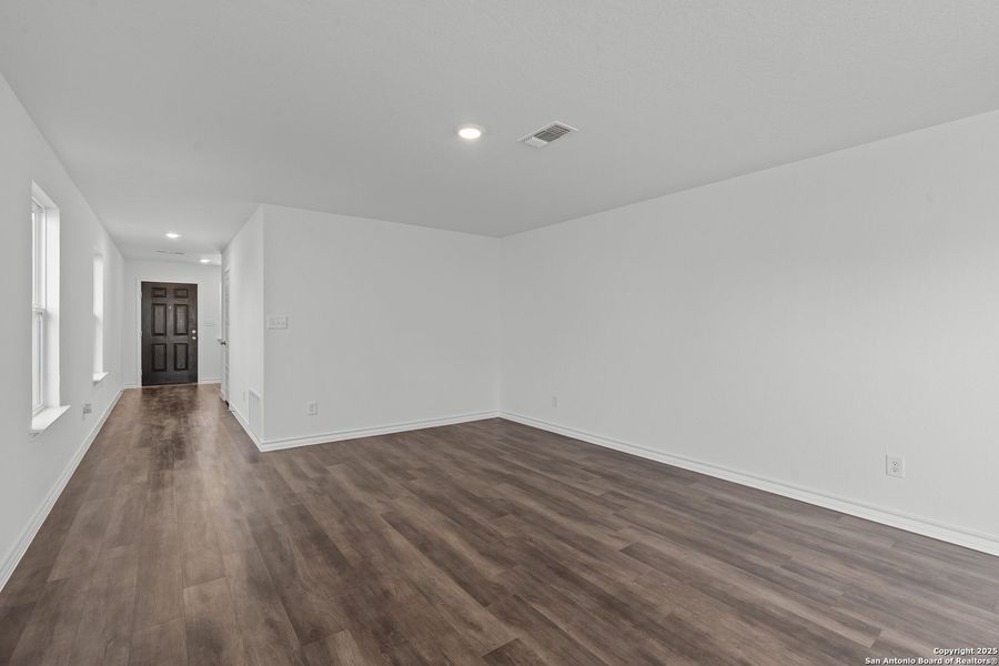Spacious, unfurnished interior of a new home in The Overlook at Creekside, New Braunfels (Image 17).