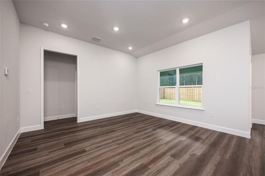 Spacious, unfurnished interior of a new home in Savannah Station, Alachua (Image 17).