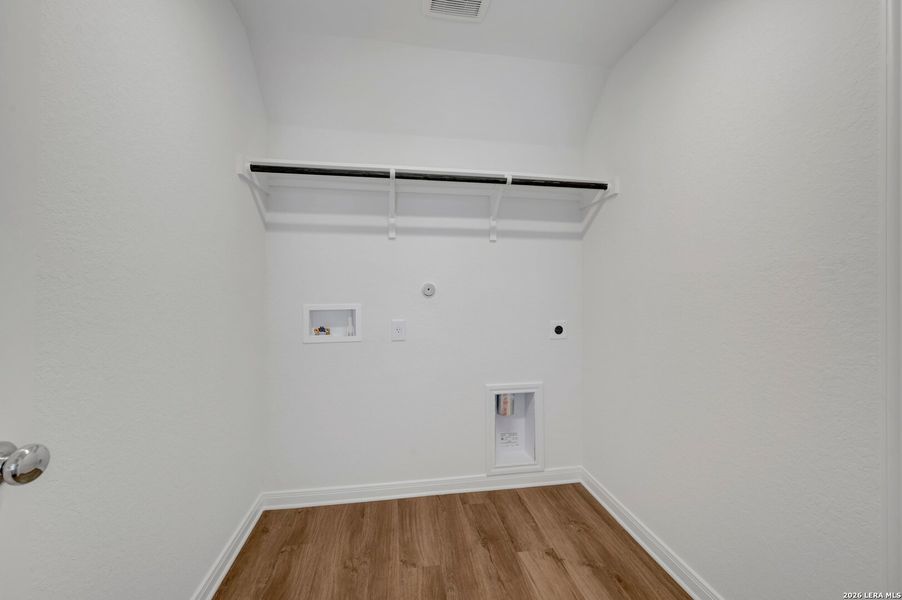 Spacious, unfurnished interior of a new home in Park Place, New Braunfels (Image 32).