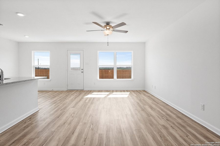 Spacious, unfurnished interior of a new home in Rosewood Estates, Lytle (Image 9).