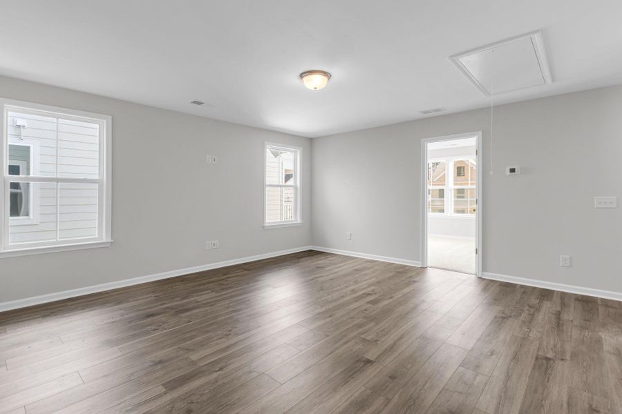 Spacious, unfurnished interior of a new home in Sweetgrass Station, Summerville (Image 29).