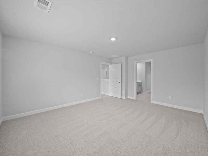 Spacious, unfurnished interior of a new home in Shiloh Valley, Piedmont (Image 16).