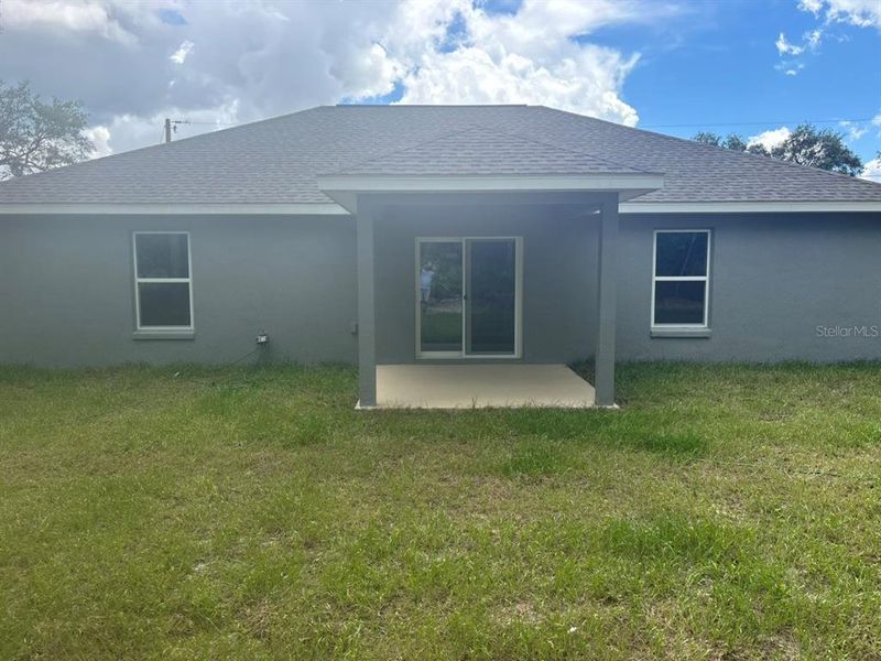Exterior details and patio area of a home in , Dunnellon (Image 15).