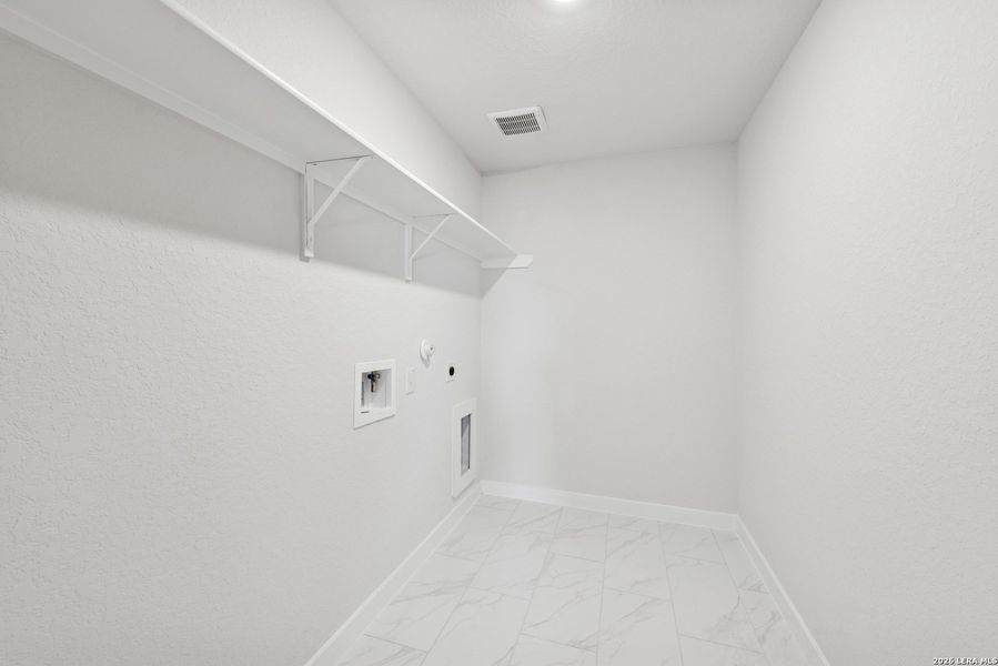 Spacious, unfurnished interior of a new home in Mayfair - Select Classic Series, New Braunfels (Image 10).