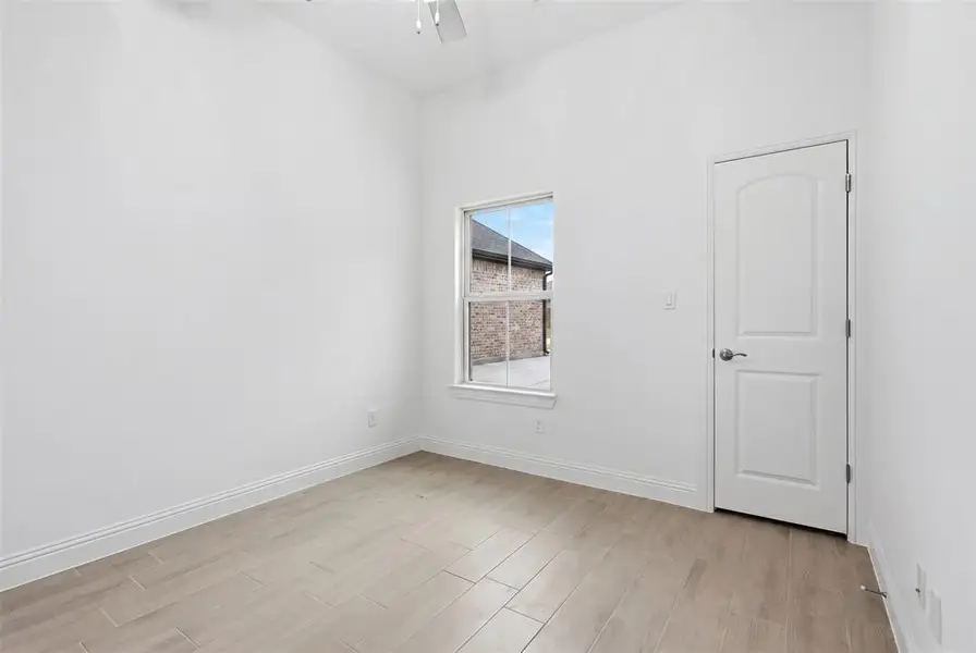 Spacious, unfurnished interior of a new home in , Tolar (Image 32).