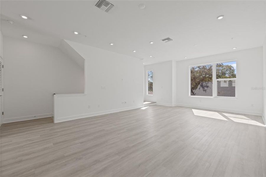 Spacious, unfurnished interior of a new home in Alante, St. Petersburg (Image 26). Spacious, unfurnished interior of a new home in Alante, St. Petersburg (Image 26).