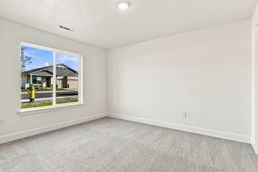 Spacious, unfurnished interior of a new home in Upland Meadows, Hermiston (Image 24).