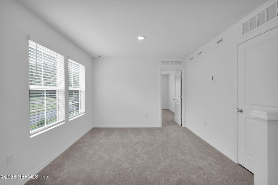 Spacious, unfurnished interior of a new home in , Jacksonville (Image 17).