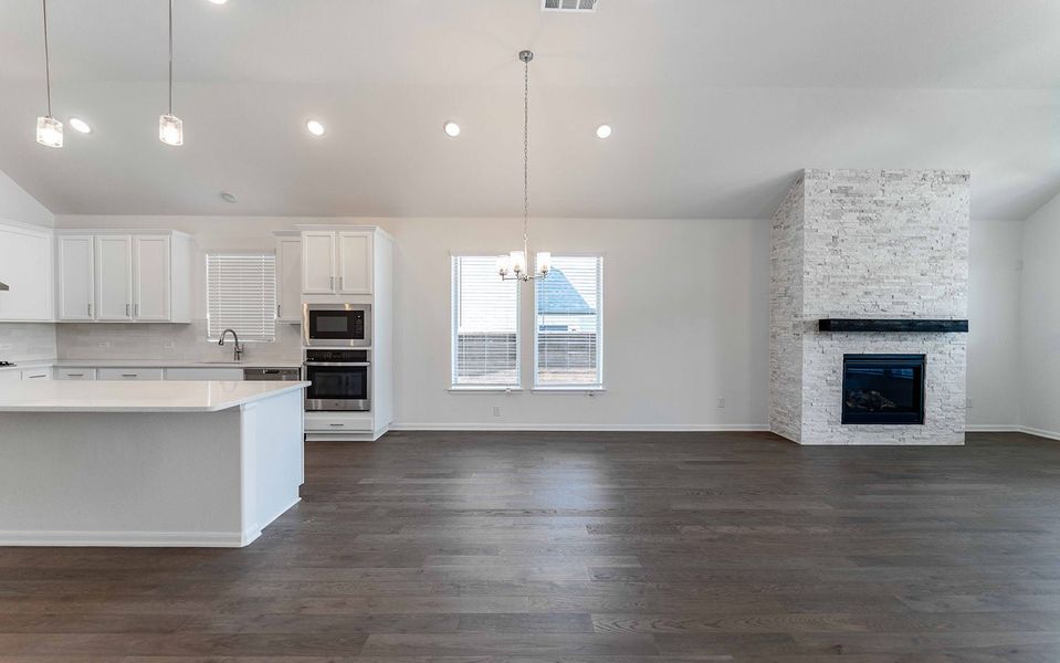 Spacious, unfurnished interior of a new home in Solterra, Mesquite (Image 13).