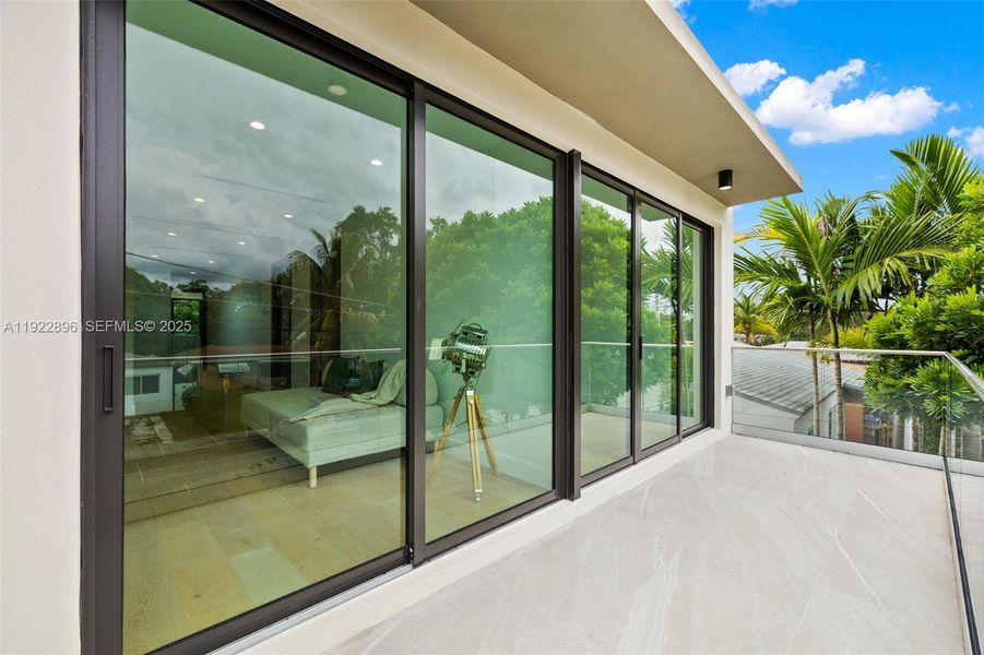 Exterior details and patio area of a home in , Miami (Image 43).