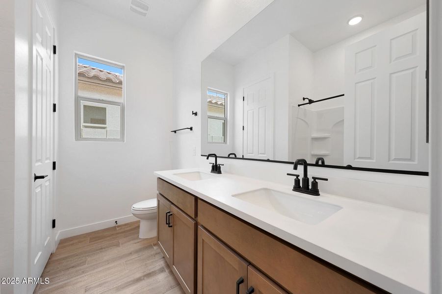 PHX_Landmarke_Lot 1191_Crimson_281_Bath2