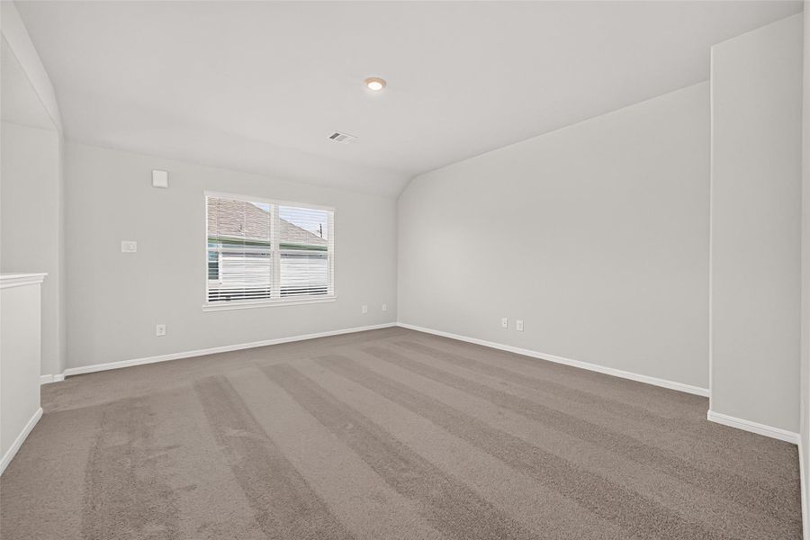 Spacious, unfurnished interior of a new home in Bammel Oaks, Houston (Image 26).