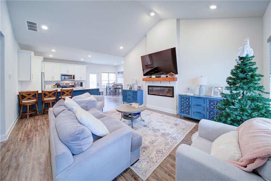 Furnished interior view inside a new home in , Waleska (Image 7).