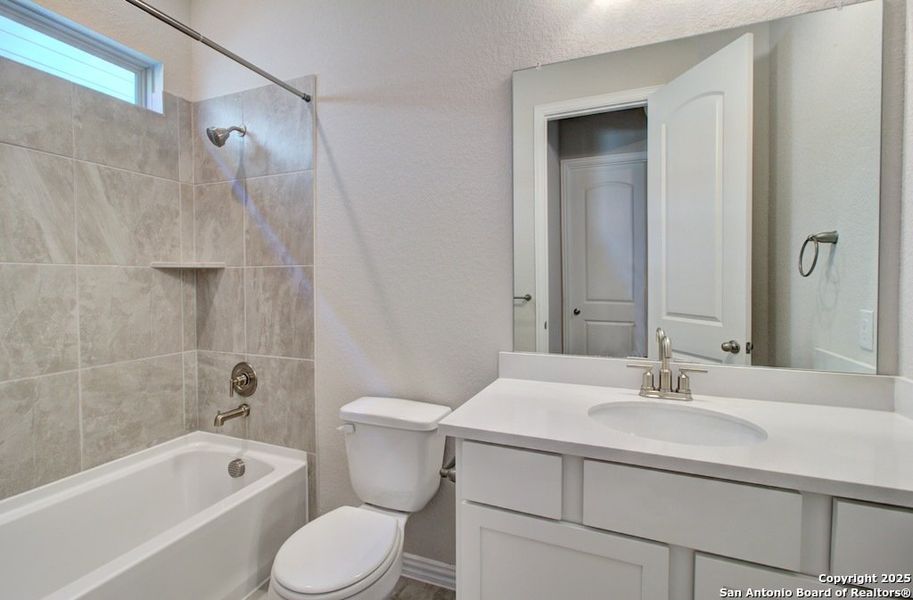 Furnished interior view inside a new home in Dauer Ranch, New Braunfels (Image 7). Furnished interior view inside a new home in Dauer Ranch, New Braunfels (Image 7).