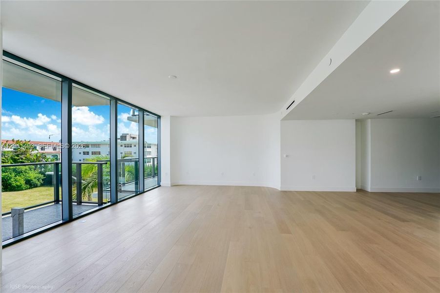Spacious, unfurnished interior of a new home in , Bay Harbor Islands (Image 24).