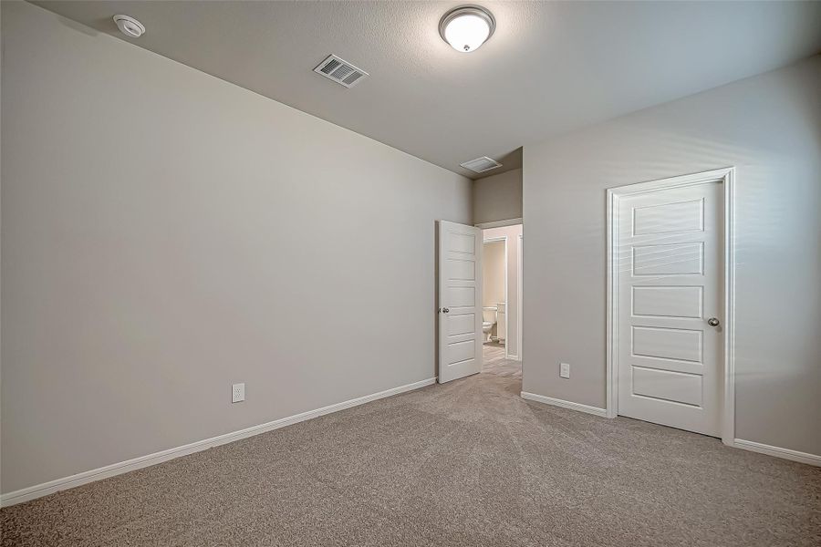 Spacious, unfurnished interior of a new home in Lago Mar, Texas City (Image 25). Spacious, unfurnished interior of a new home in Lago Mar, Texas City (Image 25).