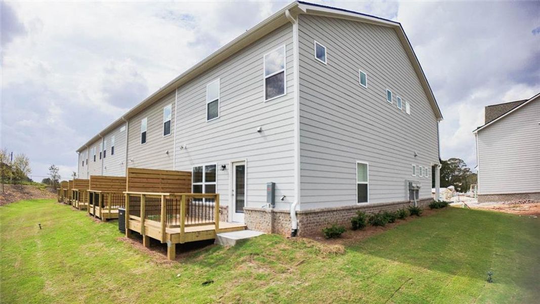 Exterior details and patio area of a home in Franklin Manor, Lawrenceville (Image 3).