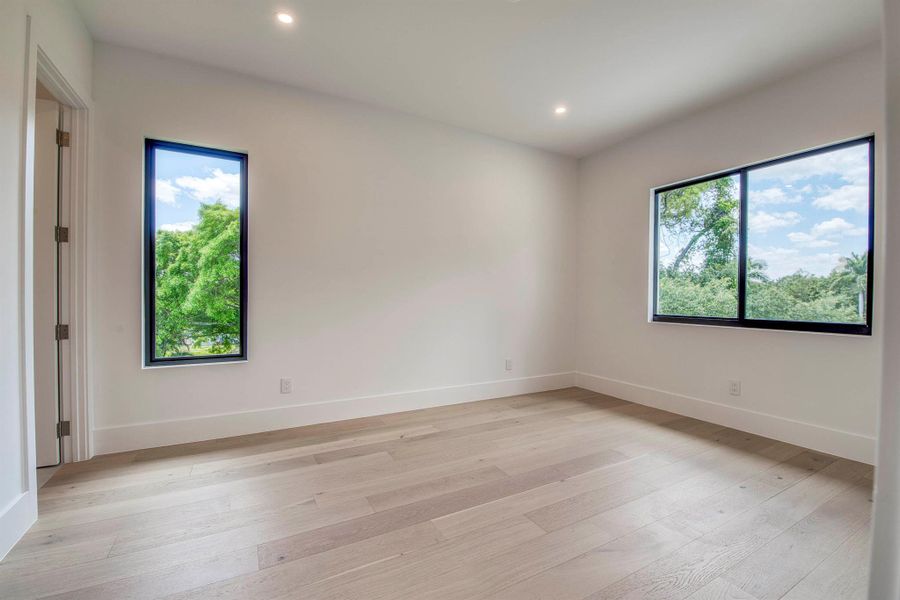 Spacious, unfurnished interior of a new home in , Palm Beach Gardens (Image 17).