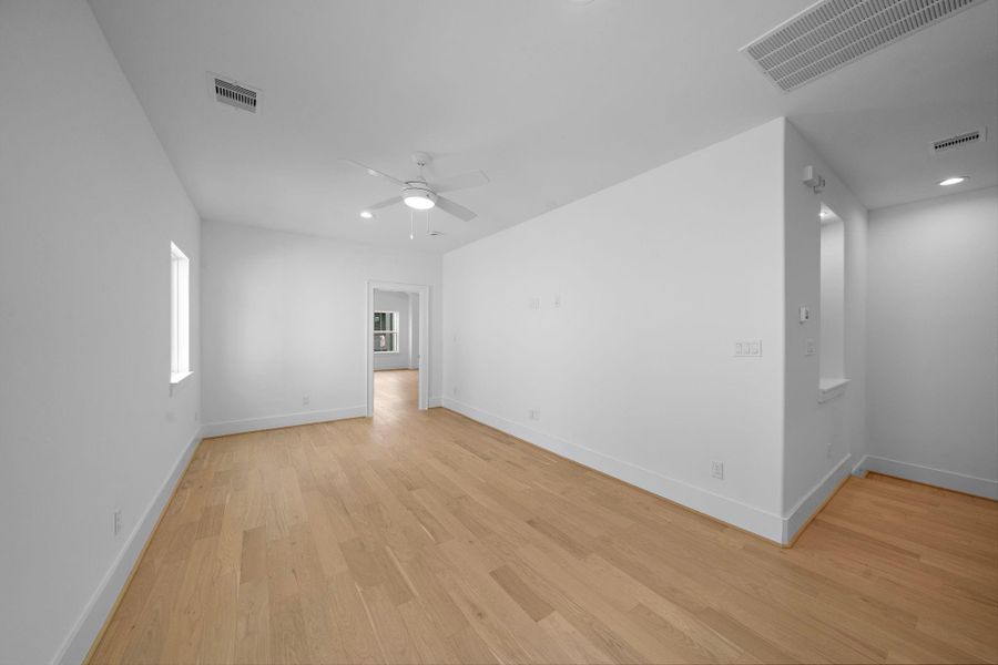 Spacious, unfurnished interior of a new home in , Houston (Image 13).