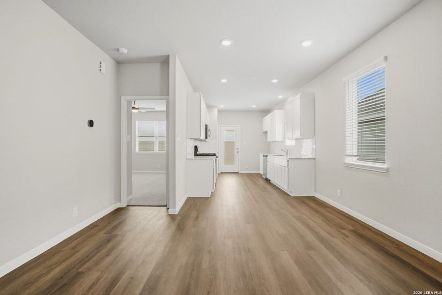 Spacious, unfurnished interior of a new home in Dauer Ranch, New Braunfels (Image 20). Spacious, unfurnished interior of a new home in Dauer Ranch, New Braunfels (Image 20).