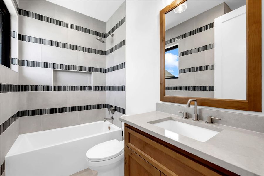 Furnished interior view inside a new home in , Marble Falls (Image 7).