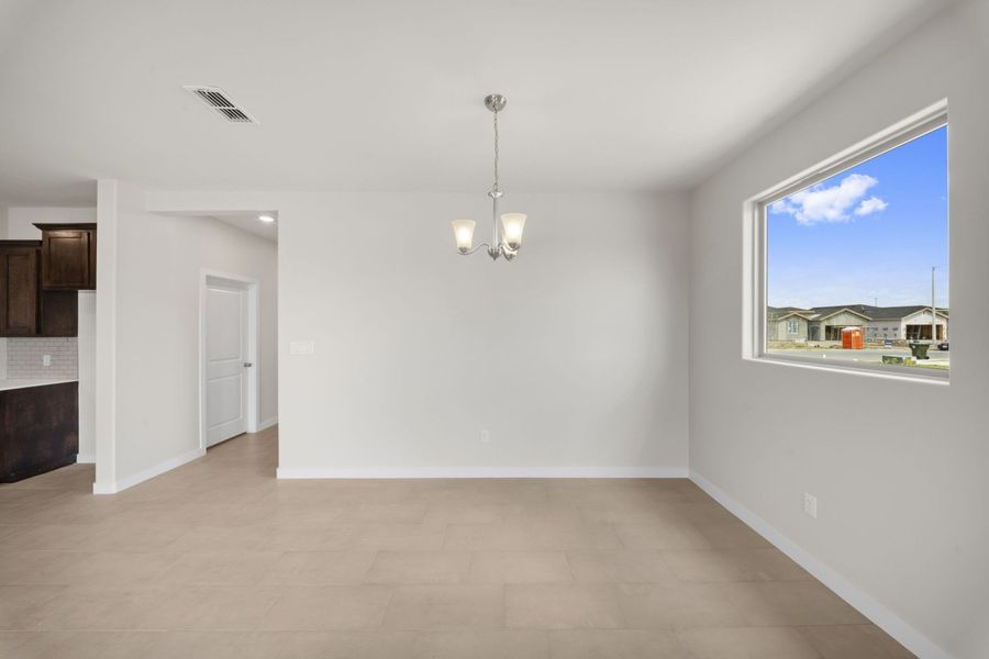 Spacious, unfurnished interior of a new home in Paloma Ranch, Harlingen (Image 12).