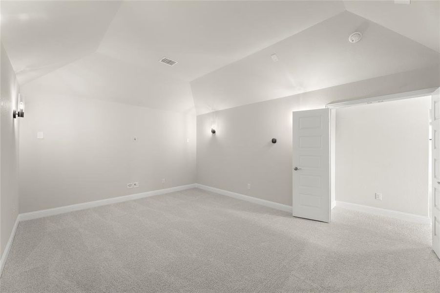 Spacious, unfurnished interior of a new home in River Ranch, Van Alstyne (Image 15).