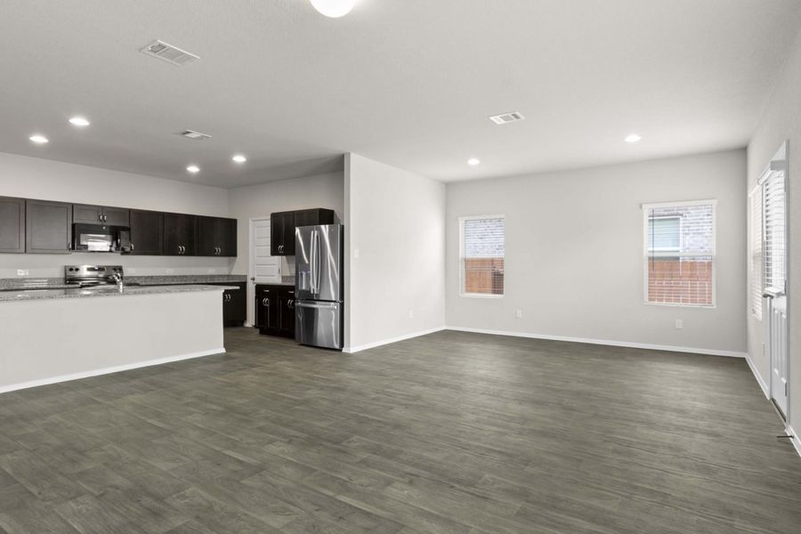 Spacious, unfurnished interior of a new home in Oaks at San Gabriel, Georgetown (Image 12).