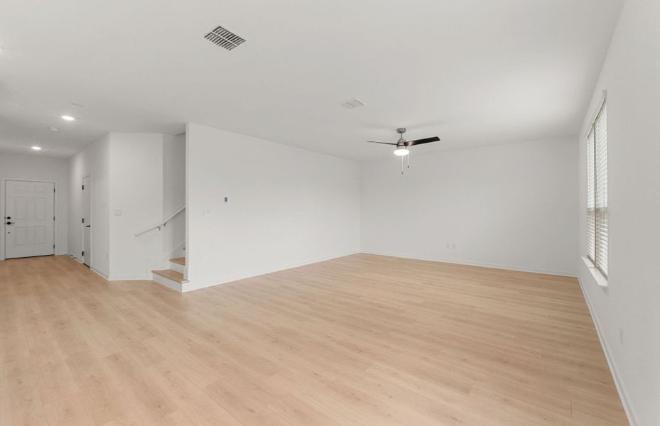 Spacious, unfurnished interior of a new home in Sunfield, Buda (Image 12).